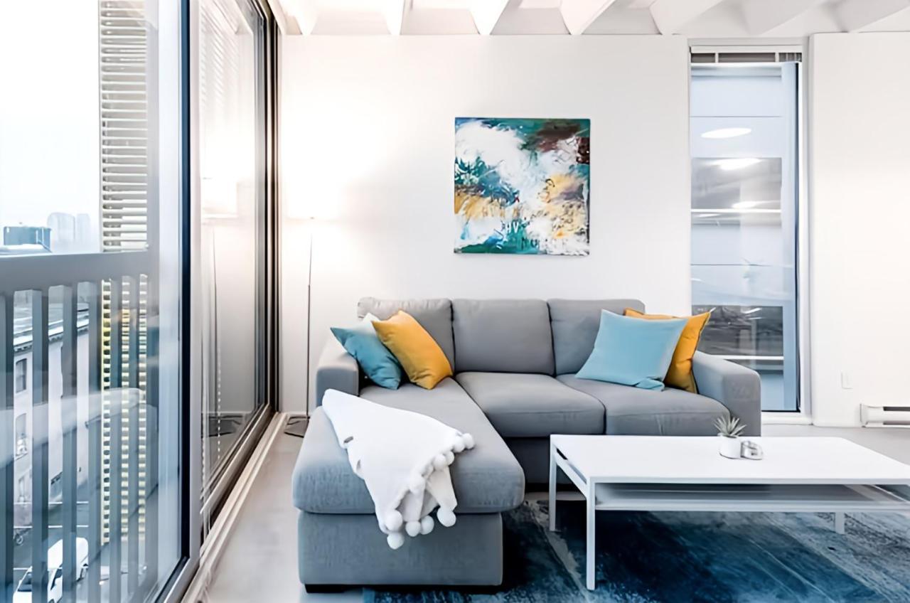 Modern, Bright & Central 1-Bed Downtown Apt Close To Rogers Arena Ванкувер Экстерьер фото