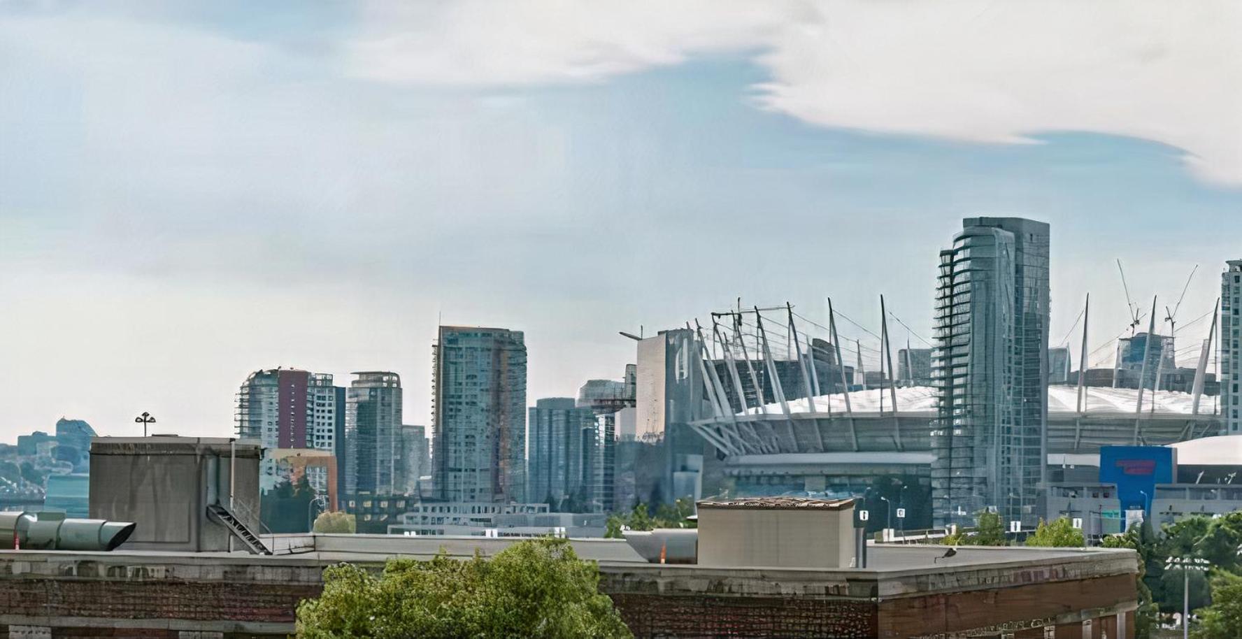 Modern, Bright & Central 1-Bed Downtown Apt Close To Rogers Arena Ванкувер Экстерьер фото