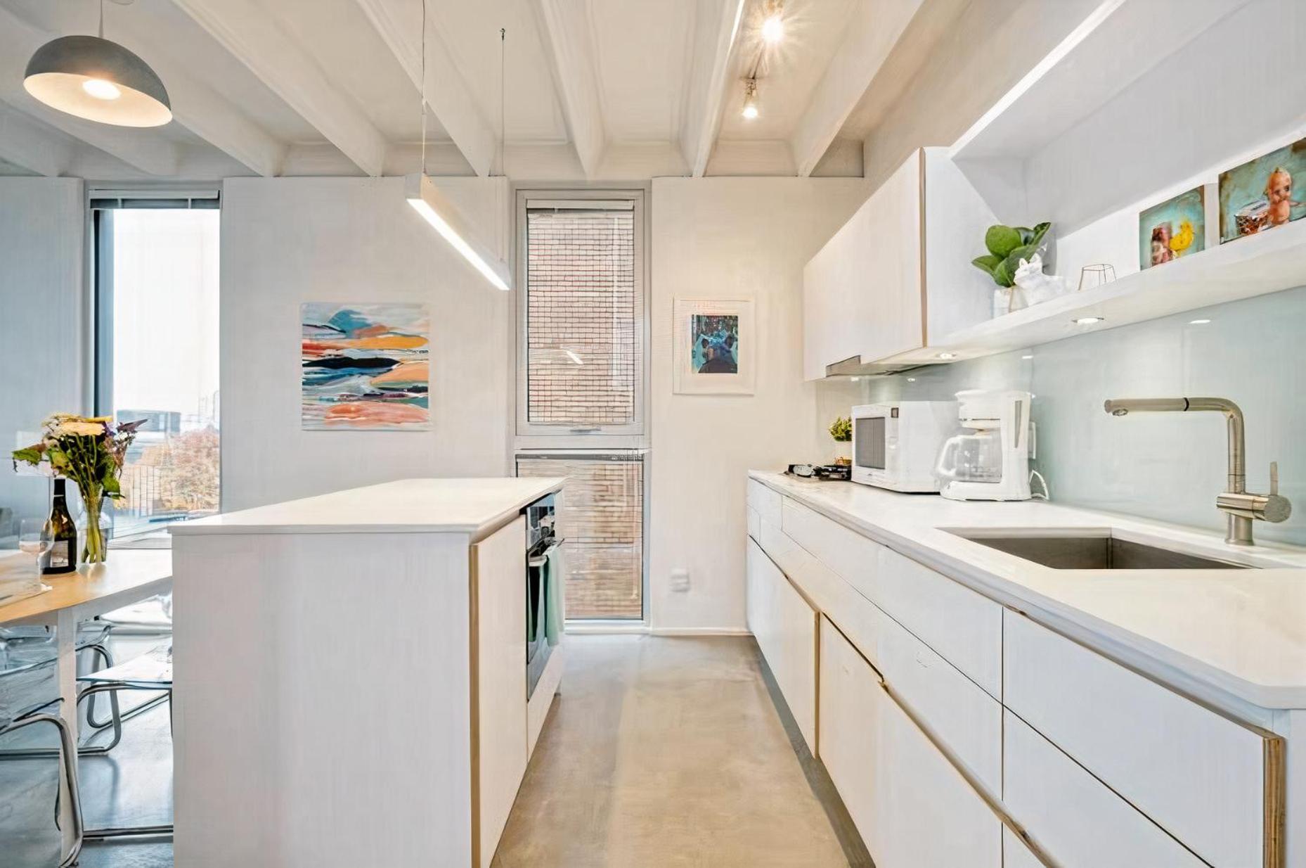 Modern, Bright & Central 1-Bed Downtown Apt Close To Rogers Arena Ванкувер Экстерьер фото