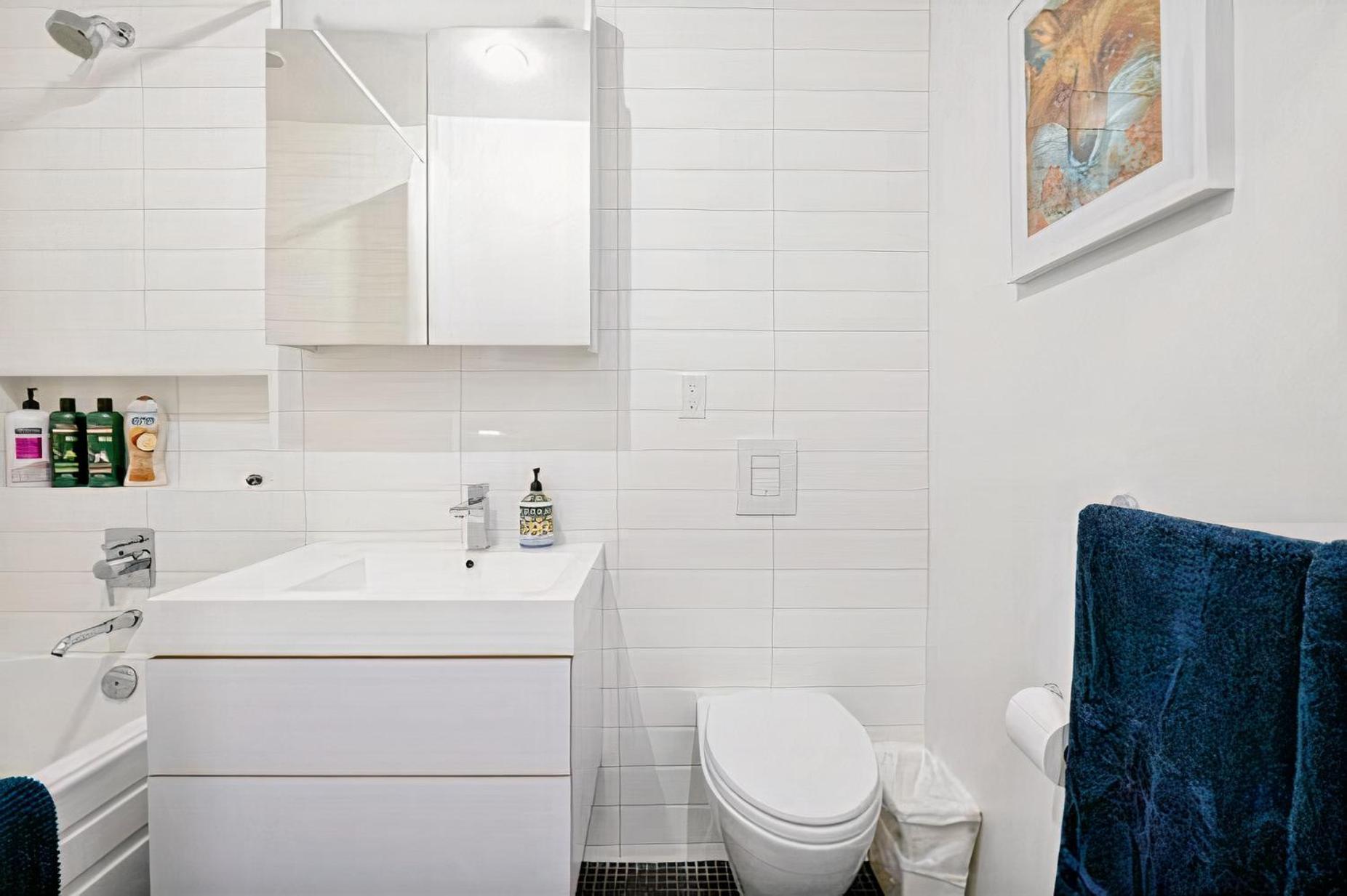 Modern, Bright & Central 1-Bed Downtown Apt Close To Rogers Arena Ванкувер Экстерьер фото