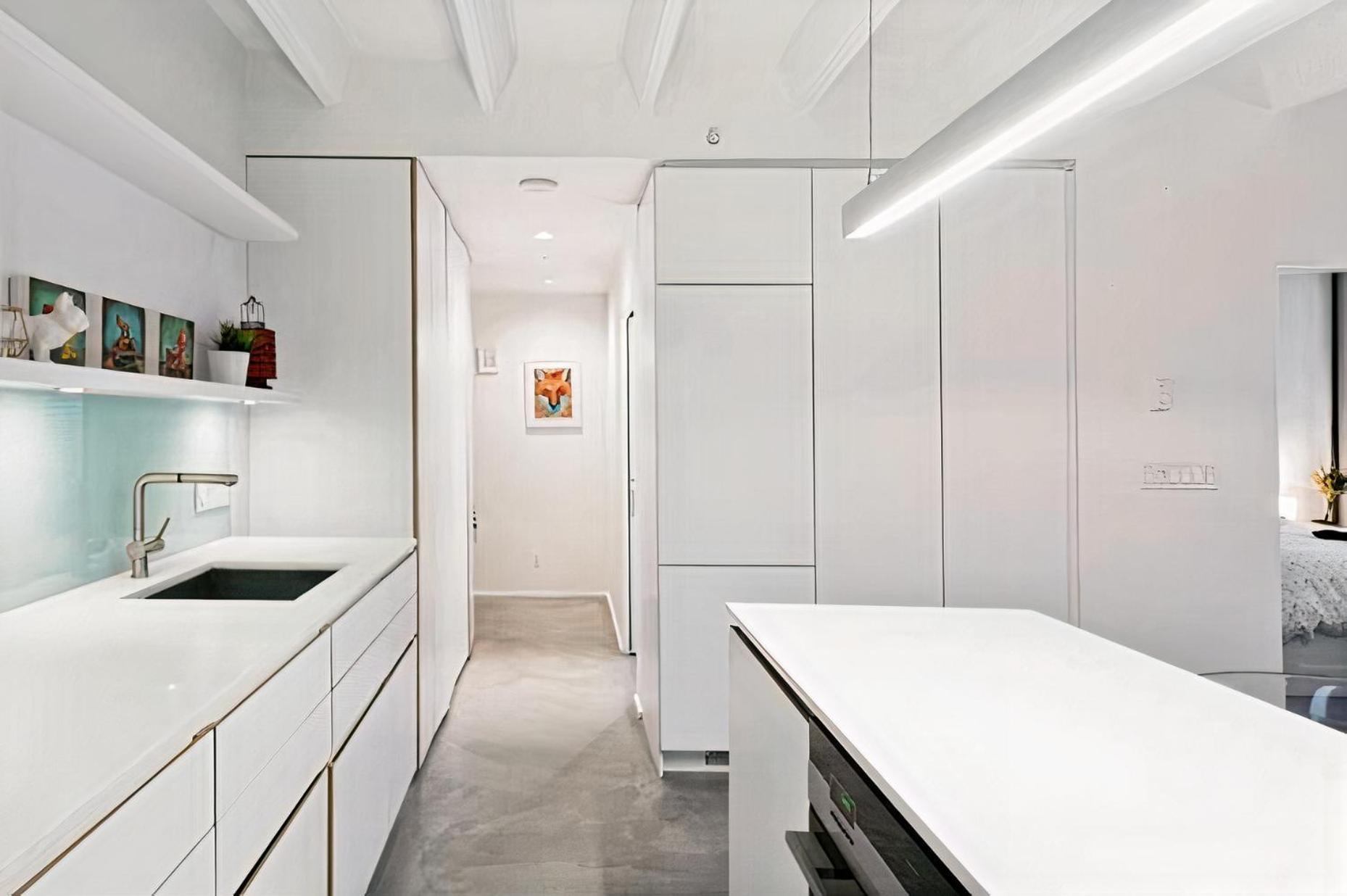Modern, Bright & Central 1-Bed Downtown Apt Close To Rogers Arena Ванкувер Экстерьер фото