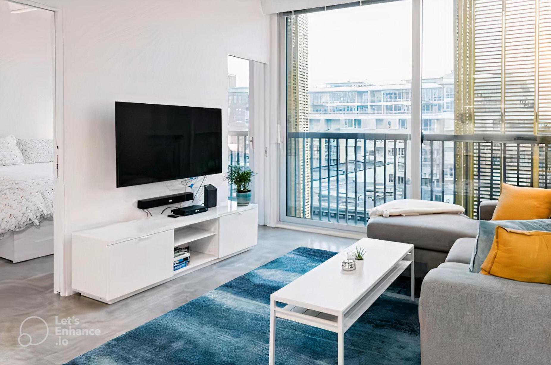 Modern, Bright & Central 1-Bed Downtown Apt Close To Rogers Arena Ванкувер Экстерьер фото