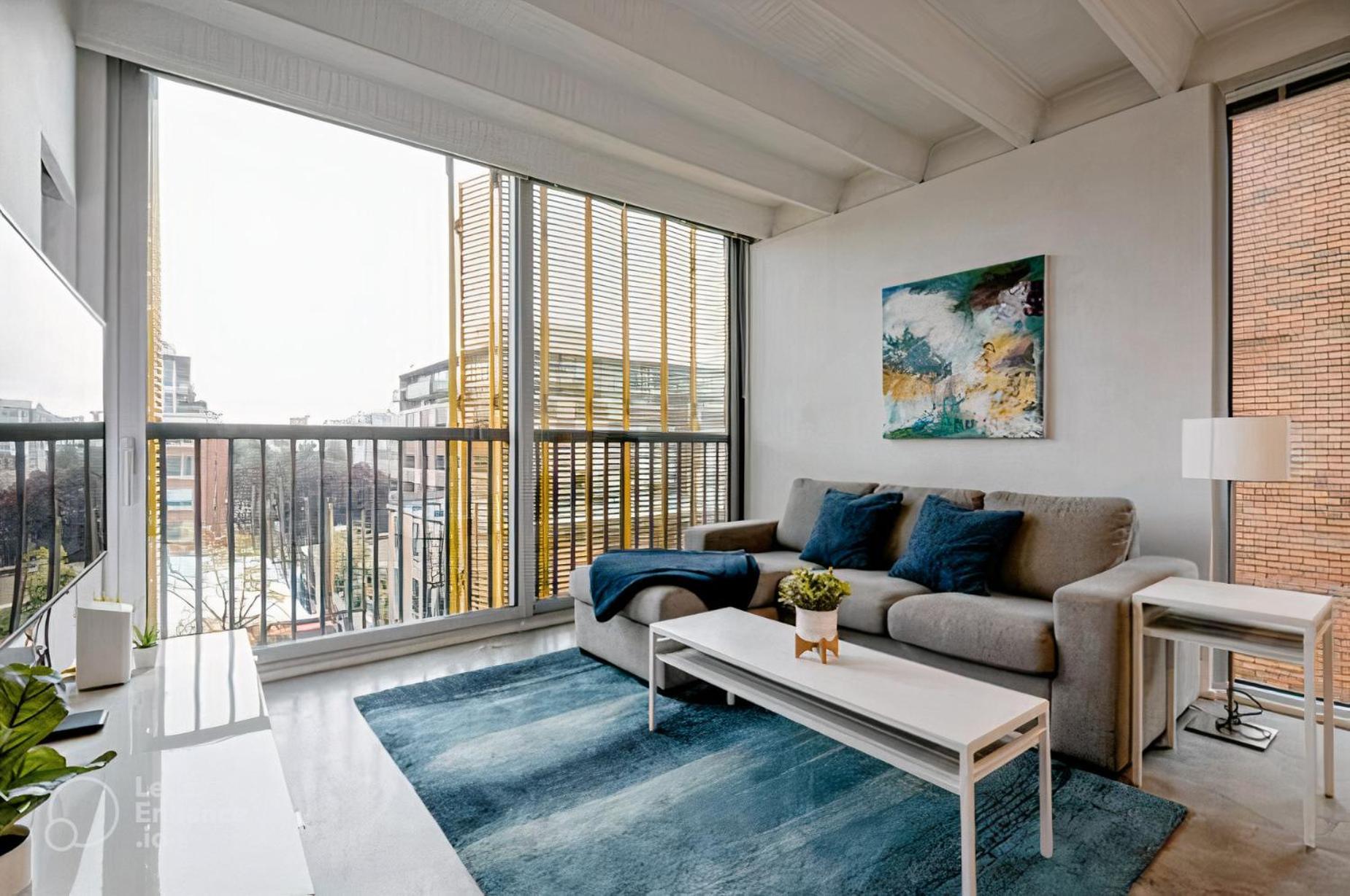 Modern, Bright & Central 1-Bed Downtown Apt Close To Rogers Arena Ванкувер Экстерьер фото